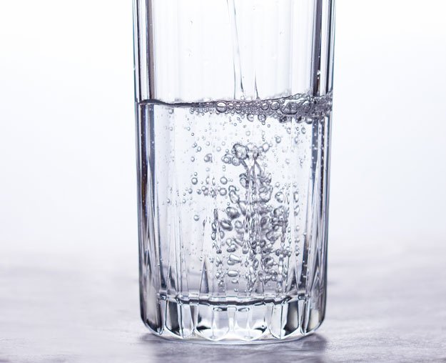 clear_drinking_glass_with_water-sc | 5 Foods to Increase Stamina