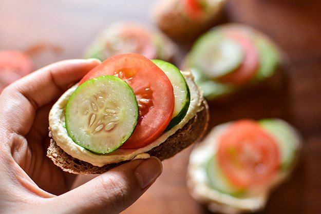 Hummus-Toasts-with-Tomatoes-and-Cucumbers-Lifestyle-Changes-to-Reduce-Bloating-ss-body | 3 Ways to Reduce Bloating
