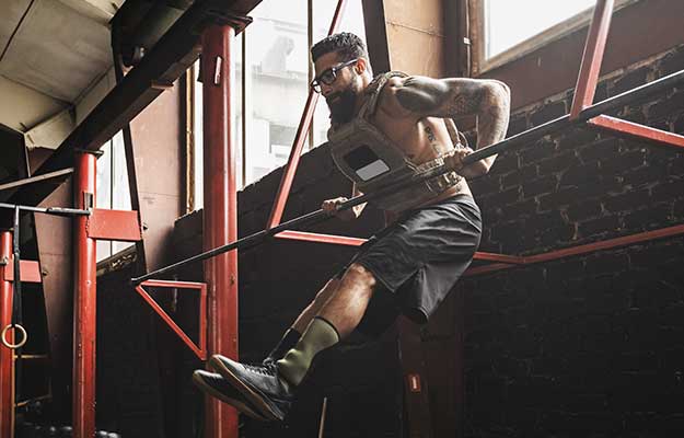 Strong-sportsman-during-his-workout-ss-body | How a Weighted Vest Improves Your Workout